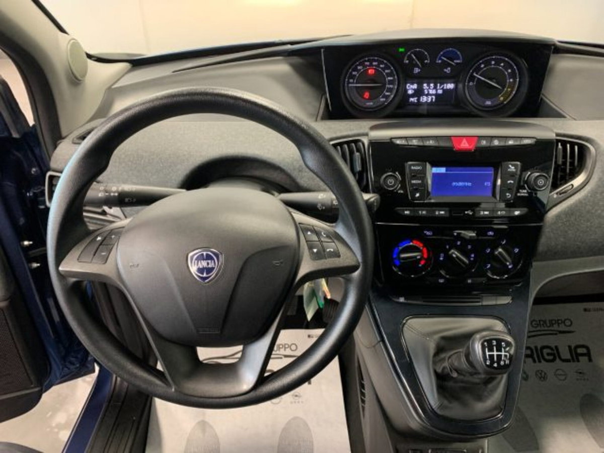 Lancia Ypsilon 1.0 FireFly 5 porte S&S Hybrid Ecochic Gold (8)