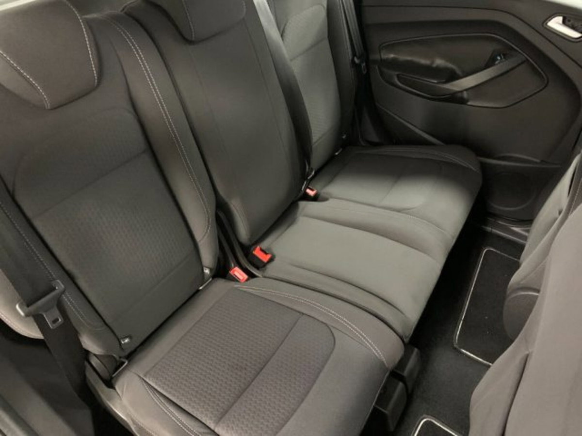 Ford Kuga 1.5 TDCI 120 CV S&S 2WD Powershift Titanium (15)