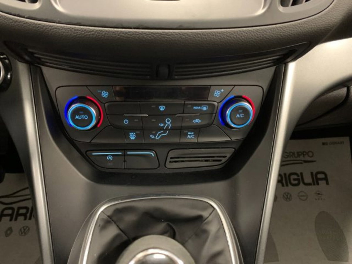 Ford Kuga 1.5 TDCI 120 CV S&S 2WD Powershift Titanium (18)