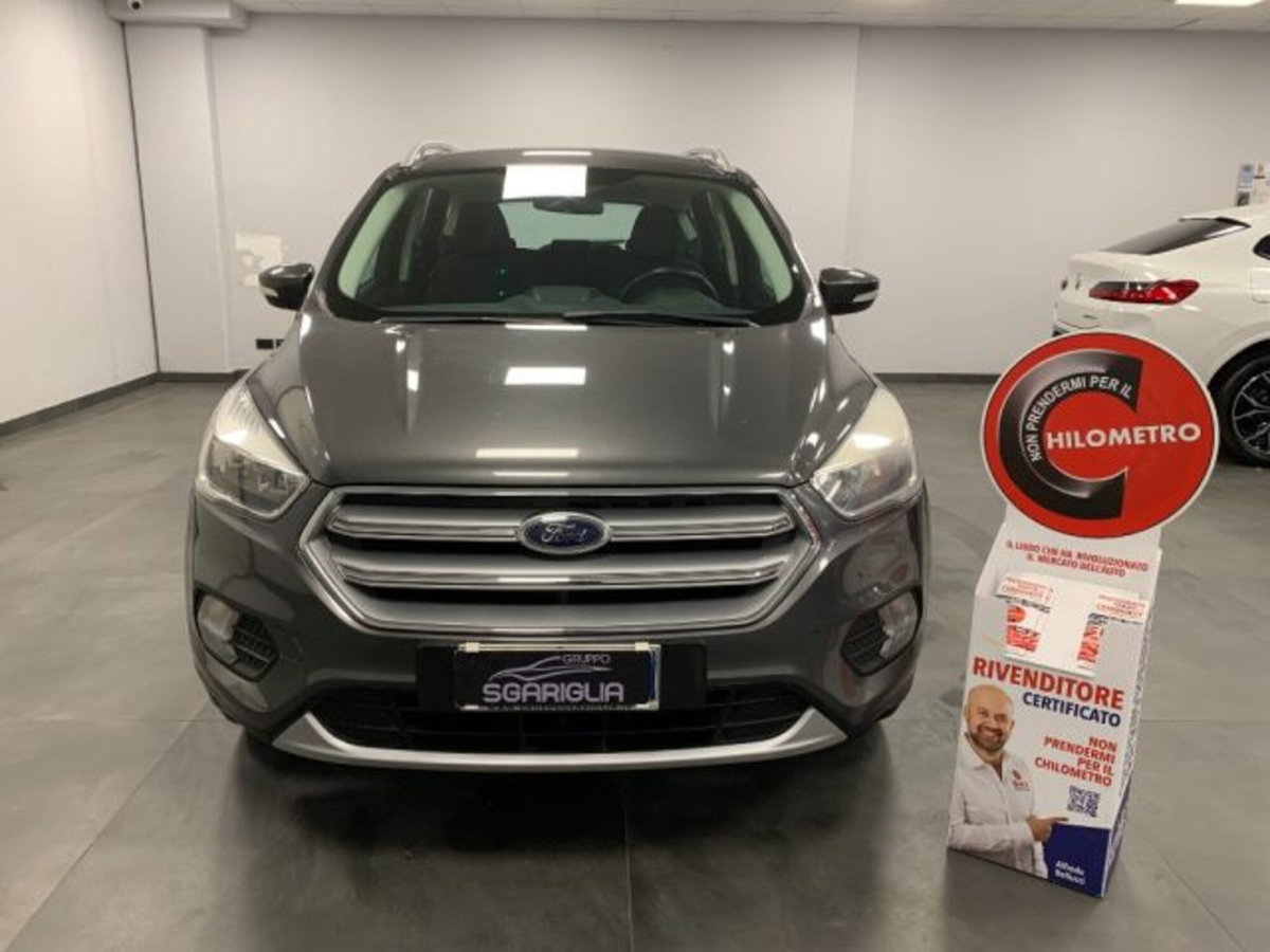 Ford Kuga 1.5 TDCI 120 CV S&S 2WD Powershift Titanium (2)