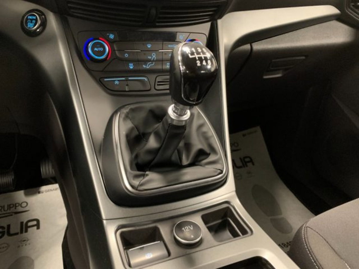 Ford Kuga 1.5 TDCI 120 CV S&S 2WD Powershift Titanium (20)