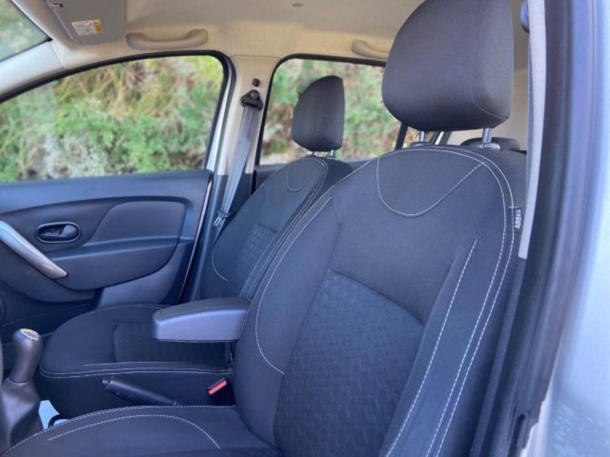 Dacia Sandero 1.5 dCi 8V 75CV Lauréate (11)