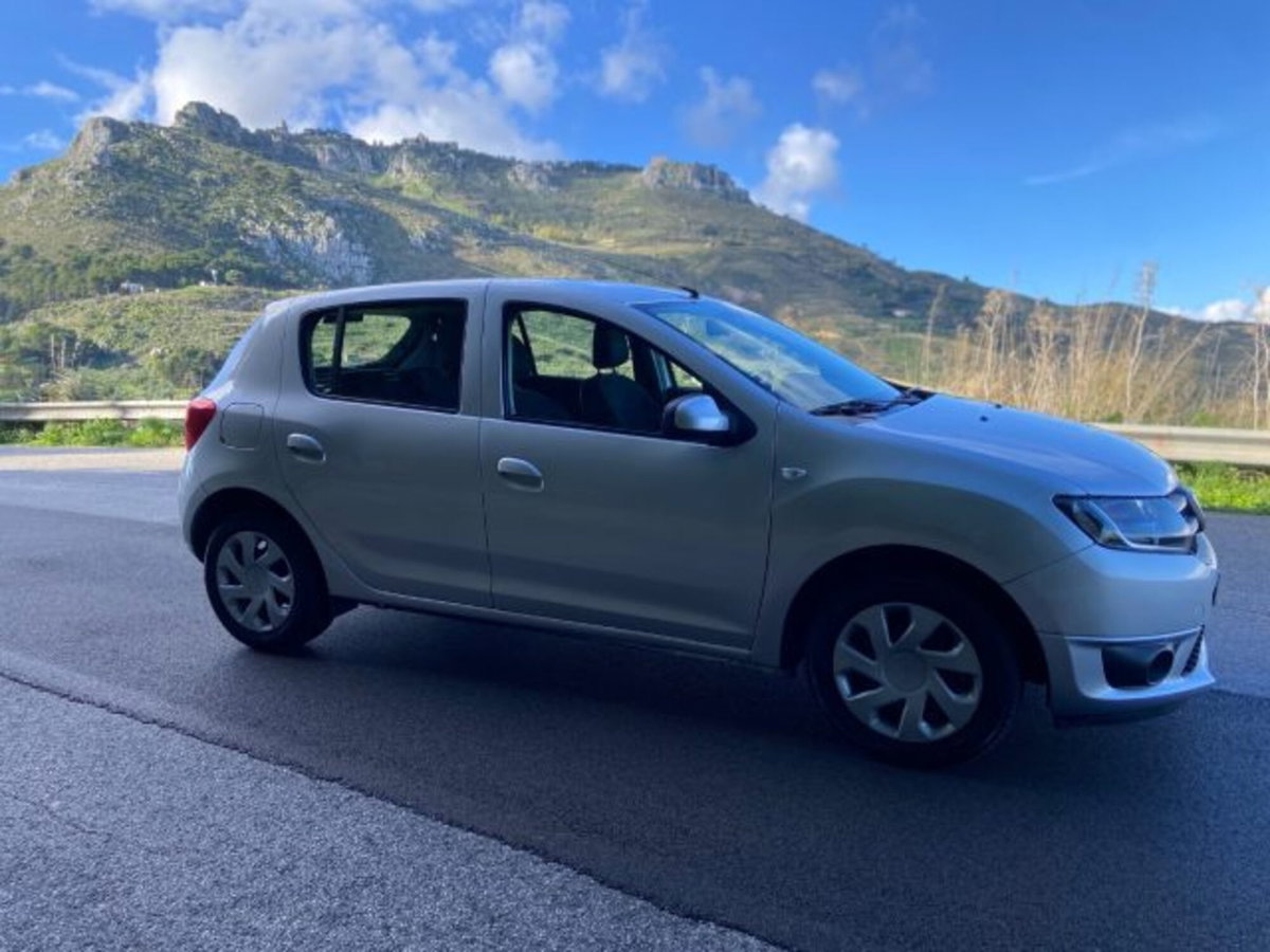Dacia Sandero 1.5 dCi 8V 75CV Lauréate (2)