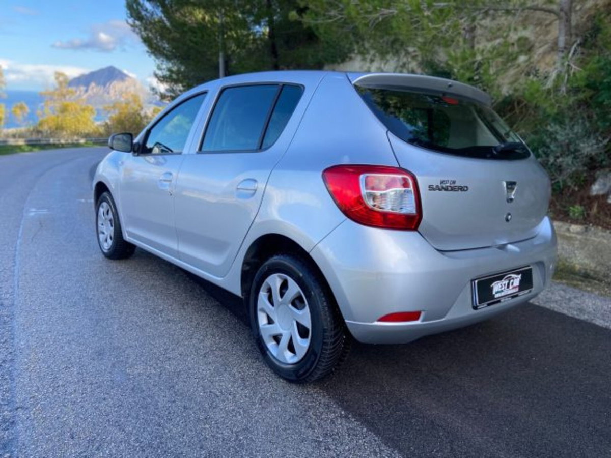 Dacia Sandero 1.5 dCi 8V 75CV Lauréate (6)