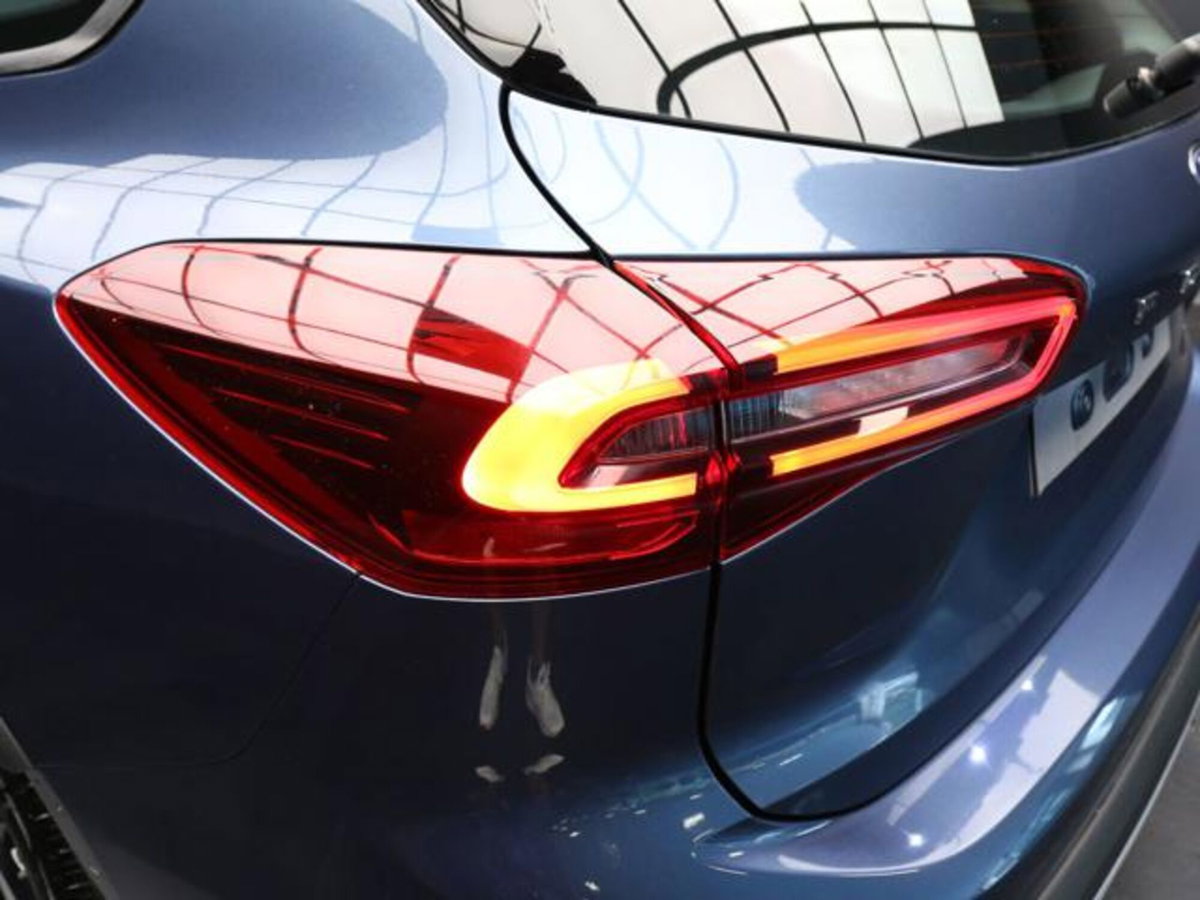 Ford Focus Station Wagon 1.5 EcoBlue 115 CV automatico SW Active Design (12)