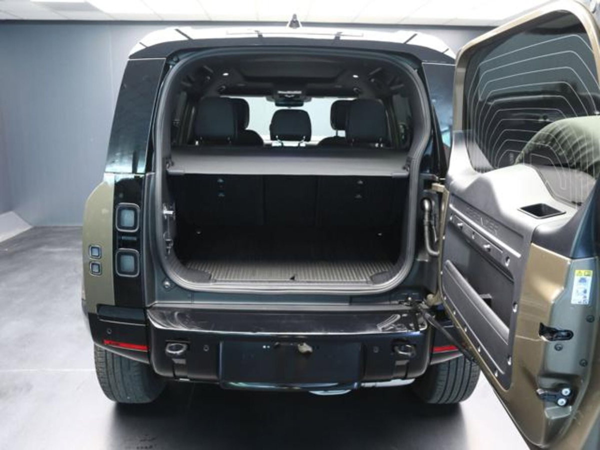 Land Rover Defender 110 3.0d i6 mhev X-Dynamic HSE awd 250cv auto (9)