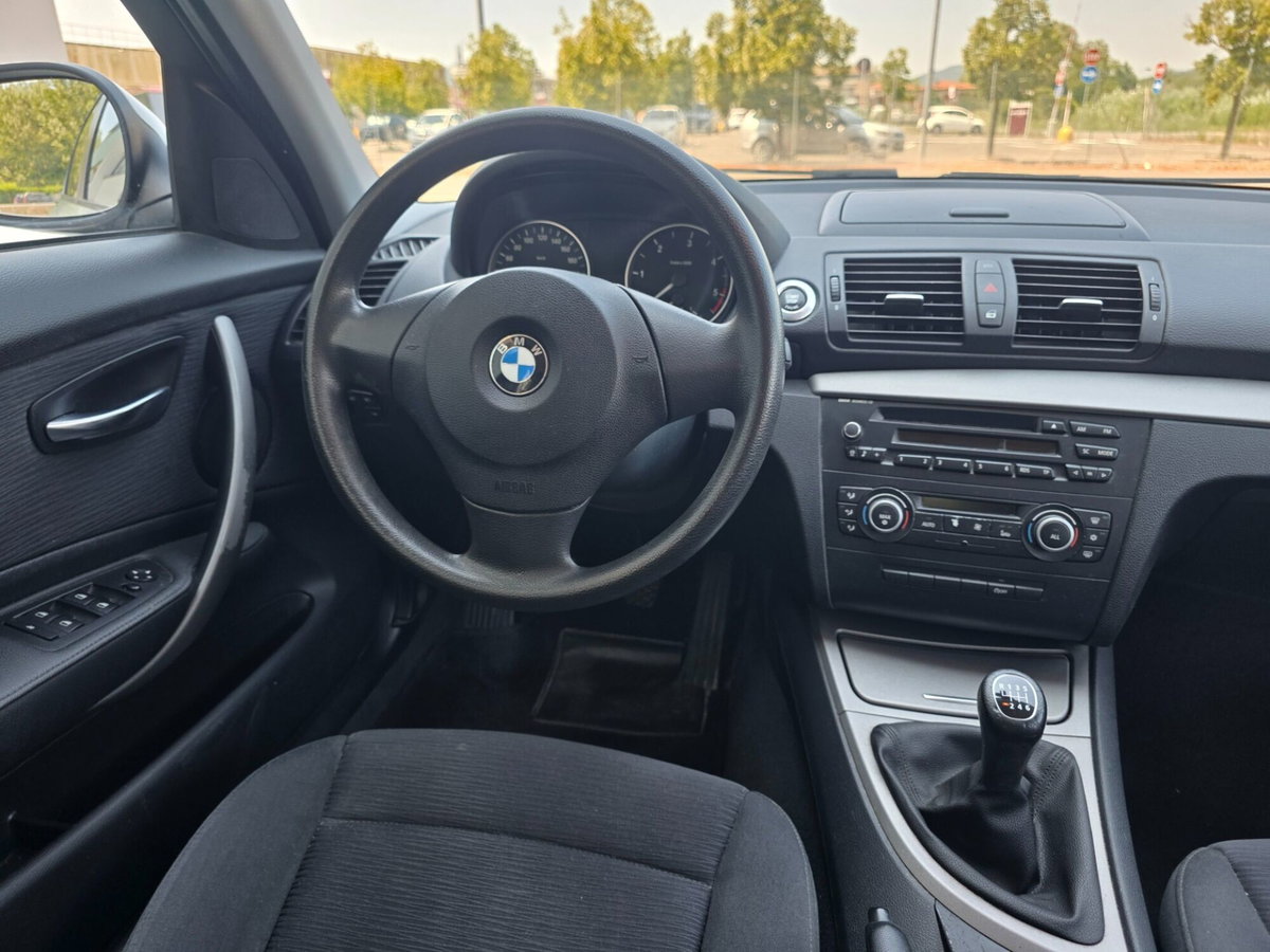BMW Serie 1 116d 2.0 116CV cat 5 porte Futura DPF (15)