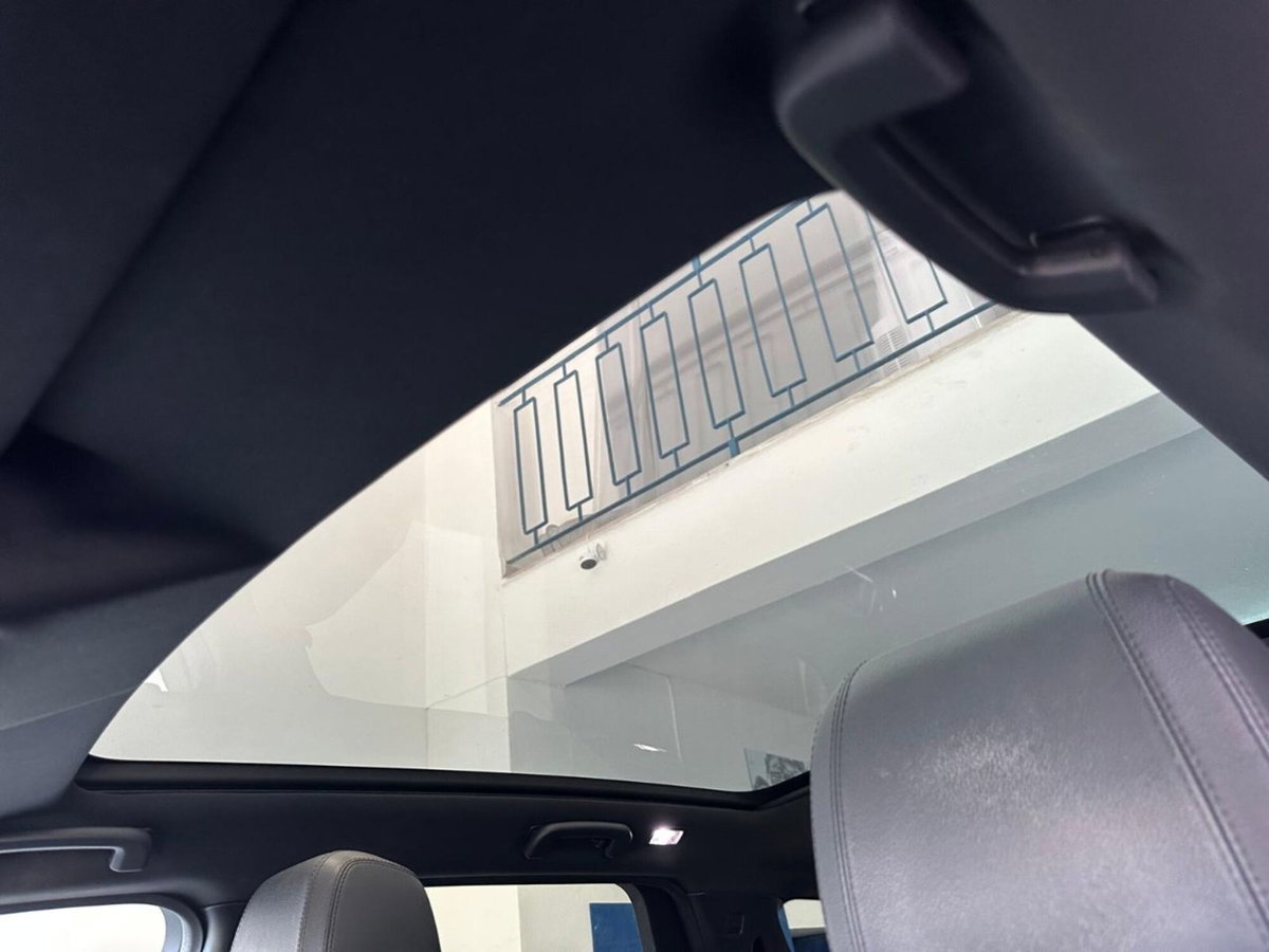 Land Rover Discovery Sport 2.2 TD4 HSE (17)