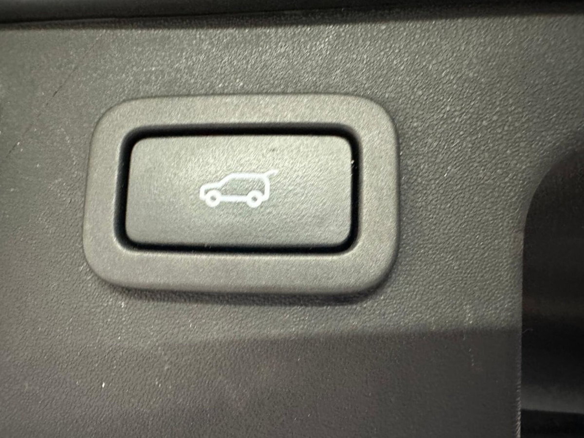 Land Rover Discovery Sport 2.2 TD4 HSE (18)