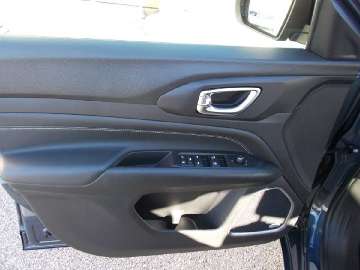 Jeep Compass 1.3 T4 240CV PHEV AT6 4xe S (15)