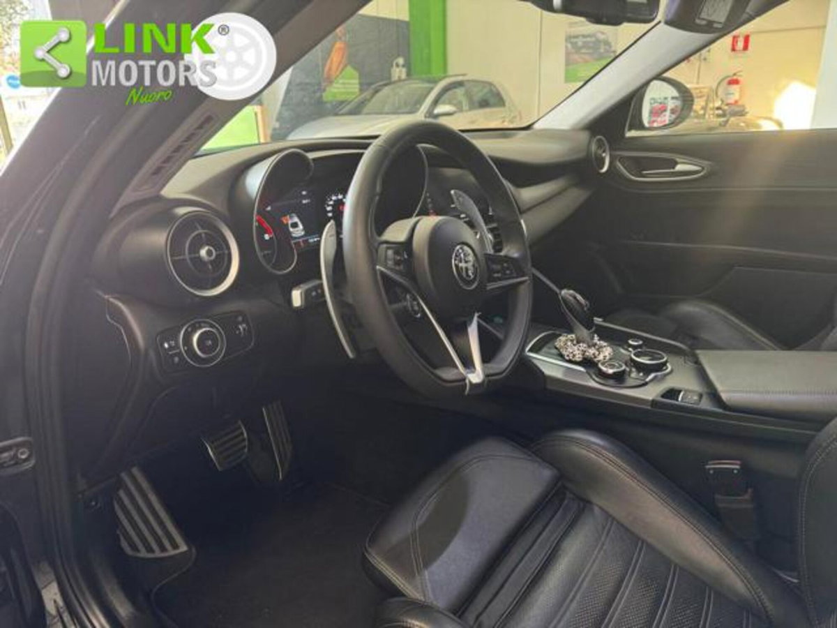 Alfa Romeo Giulia 2.2 Turbodiesel 210 CV AT8 AWD Q4 Veloce (11)
