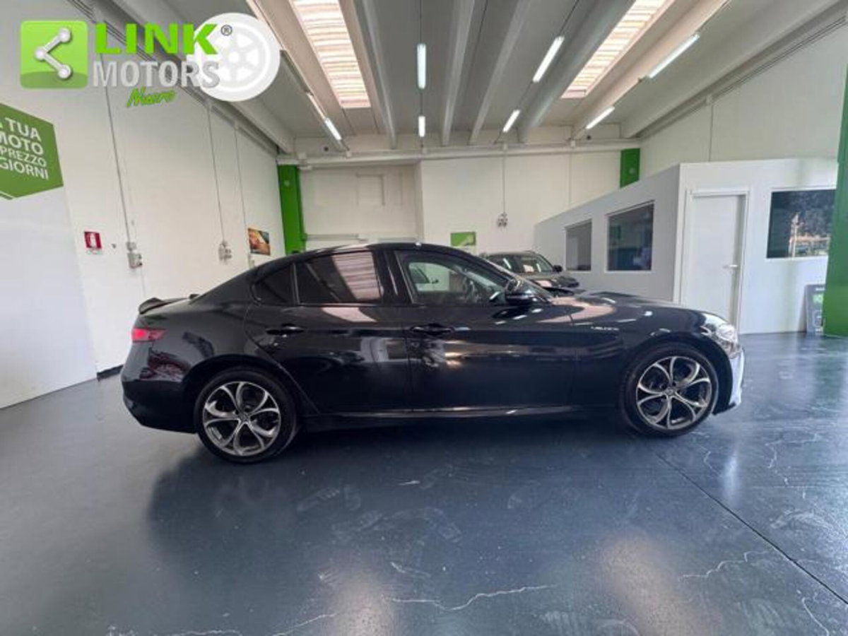 Alfa Romeo Giulia 2.2 Turbodiesel 210 CV AT8 AWD Q4 Veloce (6)