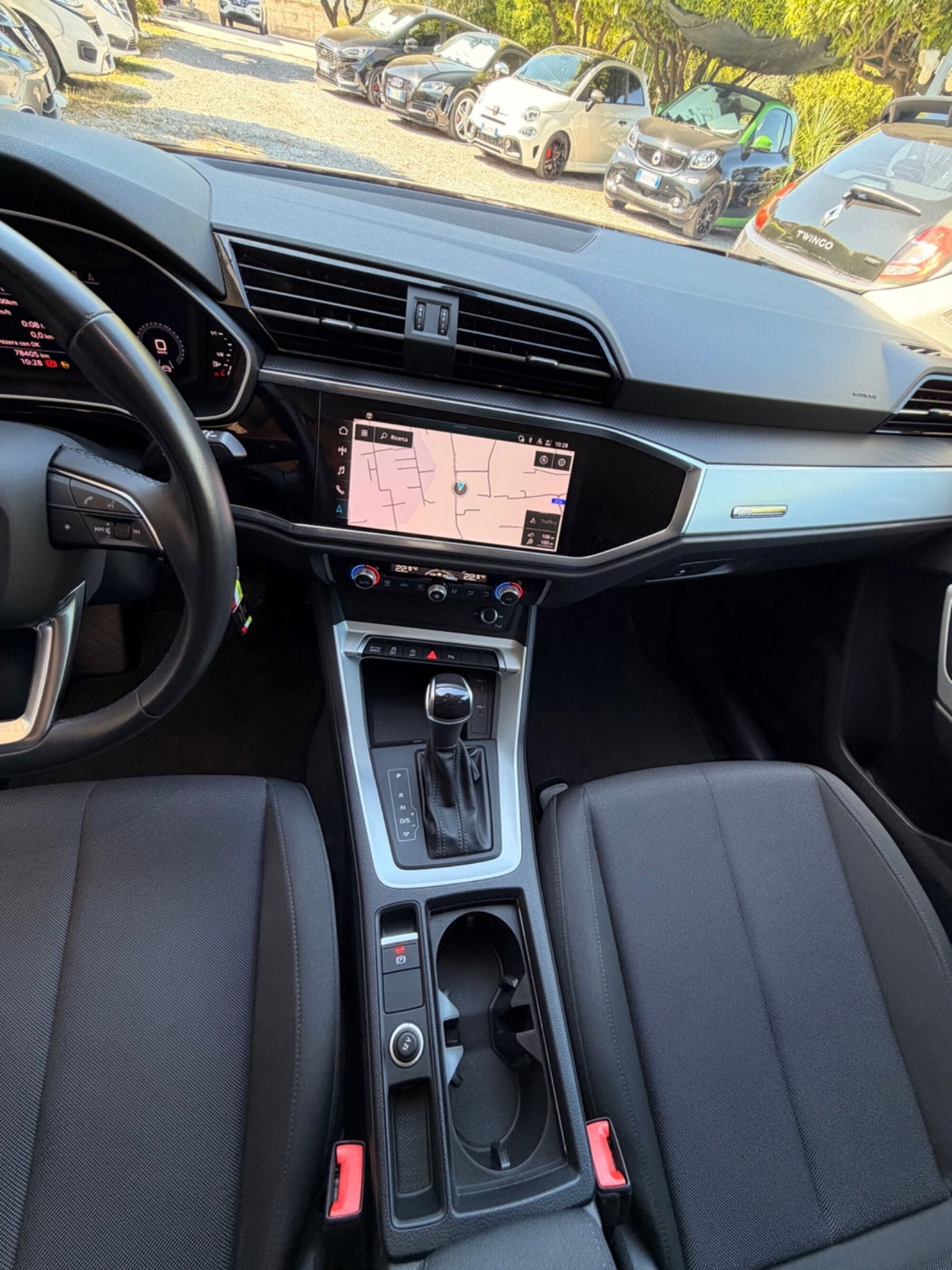 Audi Q3 35 TDI quattro S tronic Business (14)