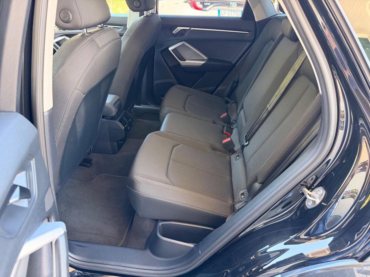 Audi Q3 35 TDI quattro S tronic Business (19)