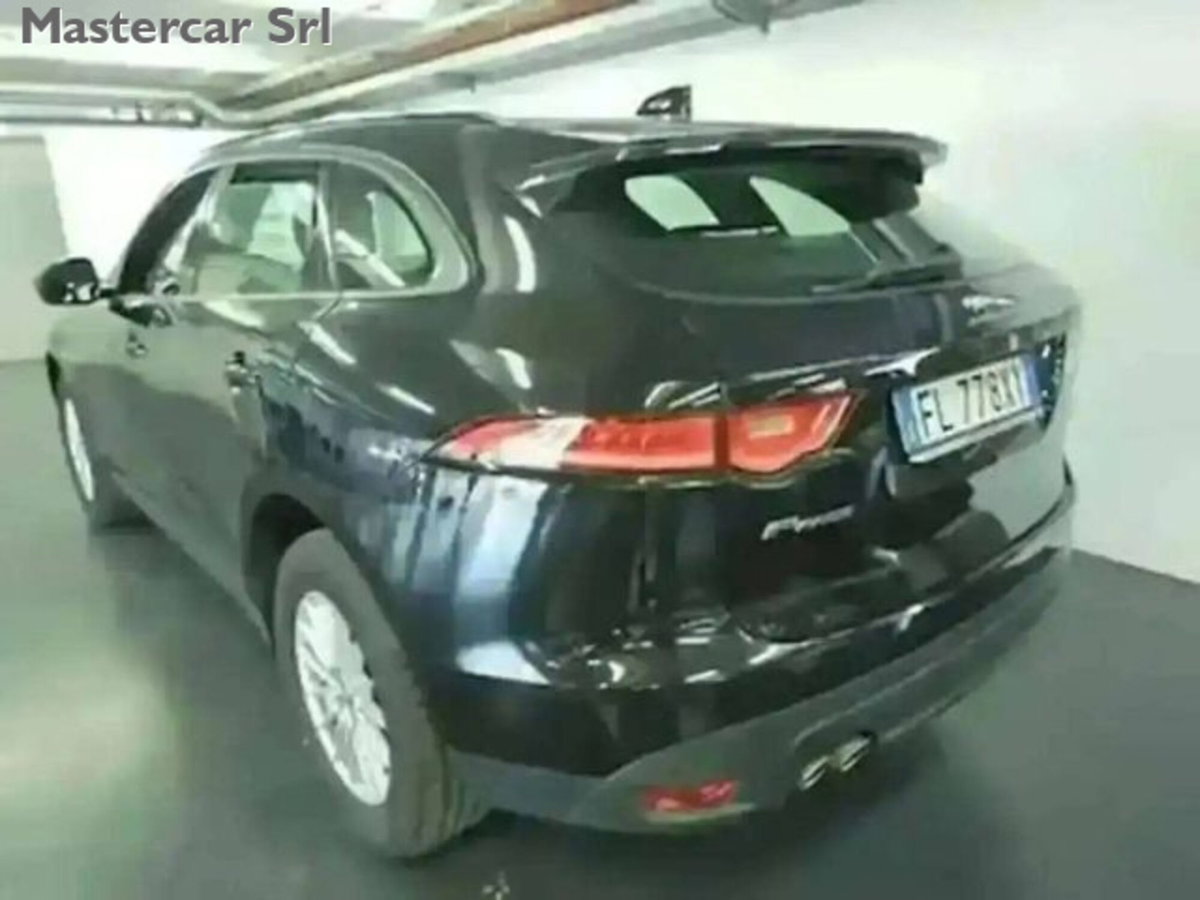 Jaguar F-Pace 2.0 D 180 CV AWD Pure (2)