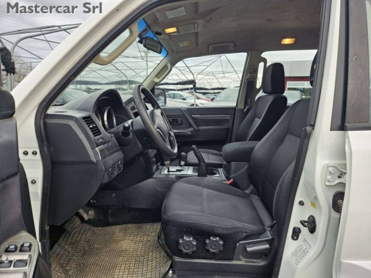 Mitsubishi Pajero 3.2 DI-D 16V aut. 5p. Instyle DPF (10)