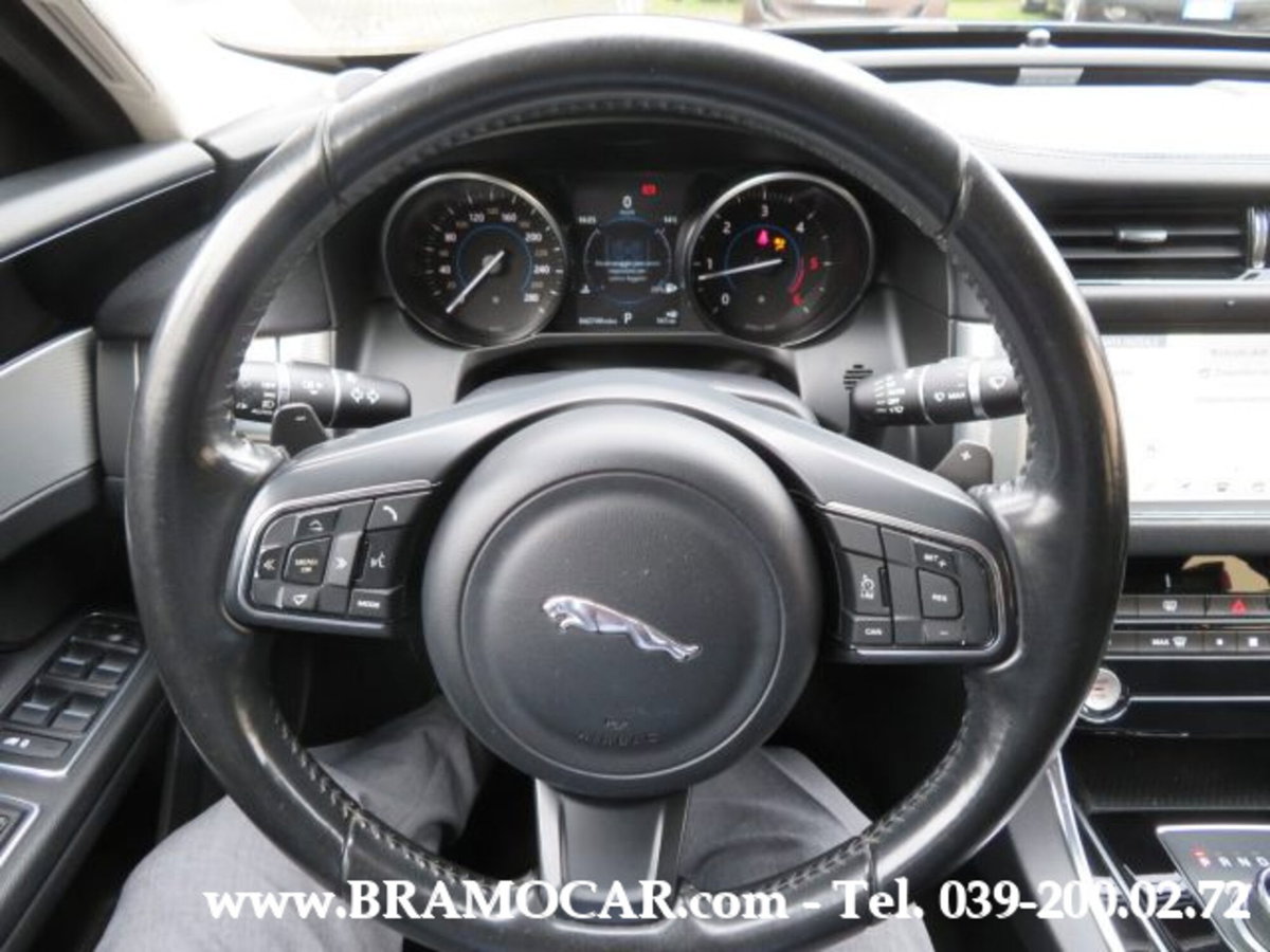 Jaguar XF 2.0 D 163 CV Pure (16)