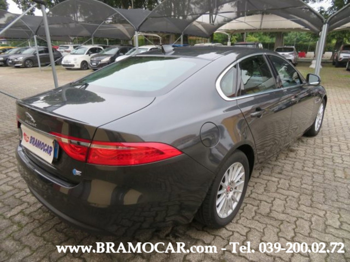 Jaguar XF 2.0 D 163 CV Pure (6)