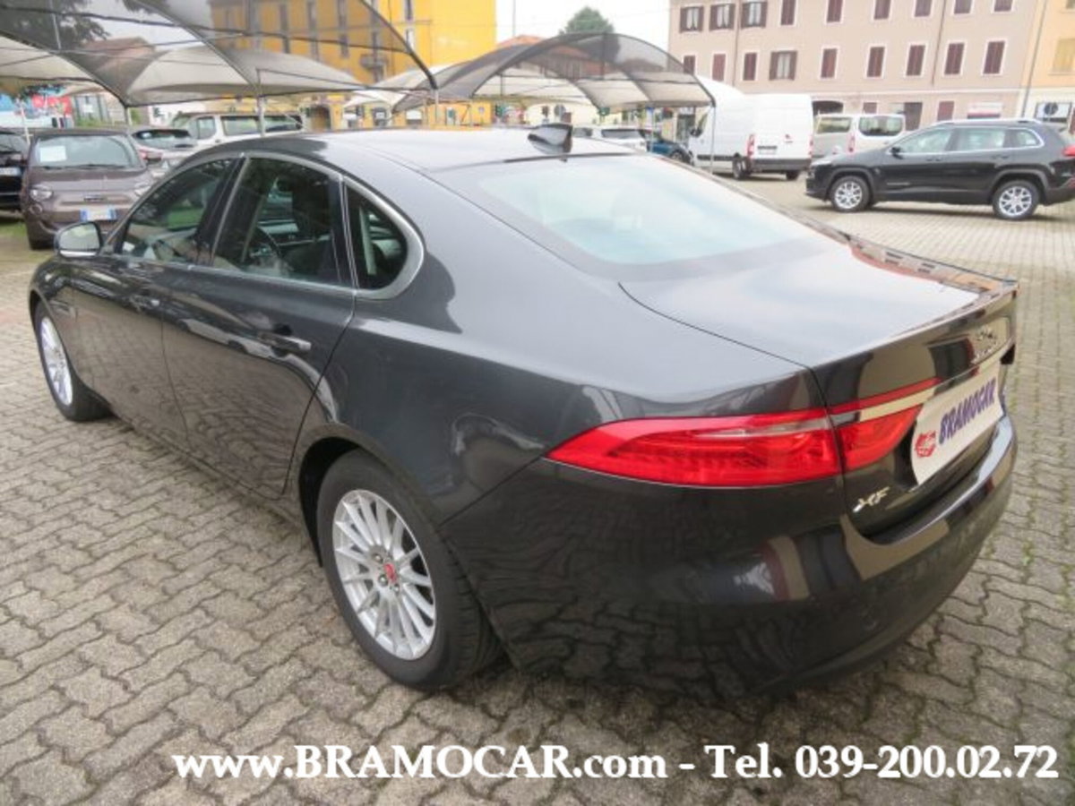 Jaguar XF 2.0 D 163 CV Pure (8)