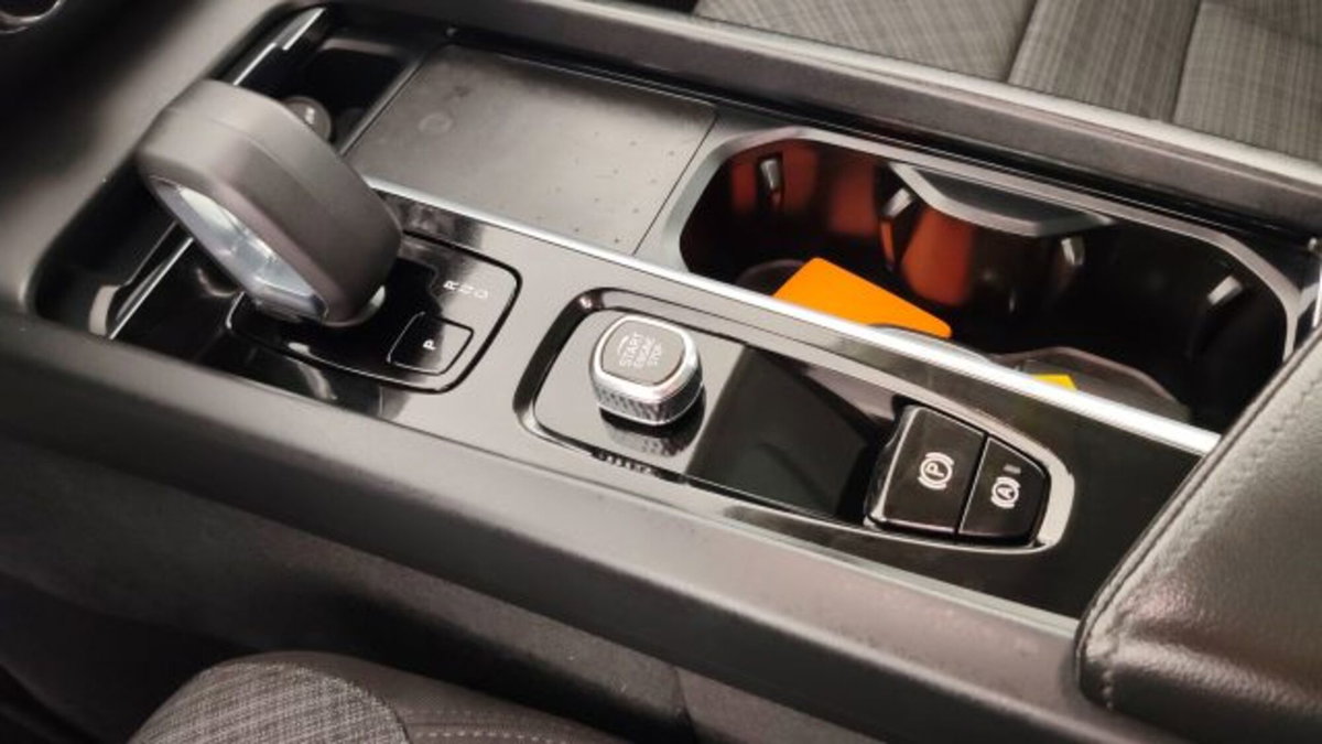 Volvo XC60 T6 Recharge AWD Plug-in Hybrid automatico Core (13)