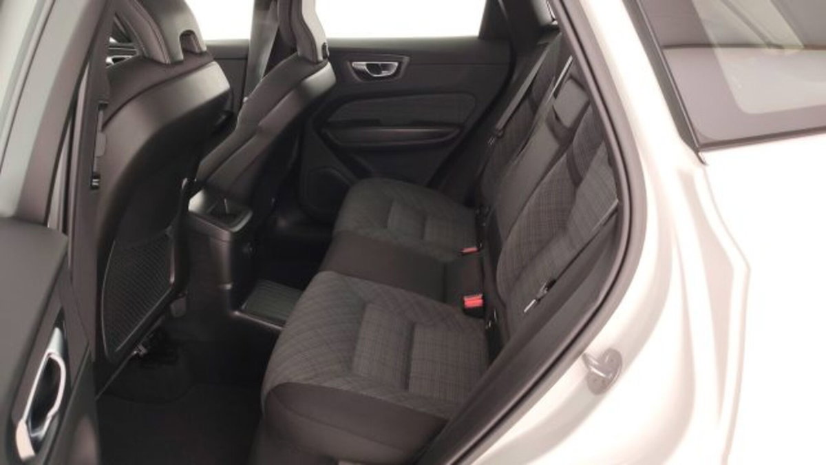 Volvo XC60 T6 Recharge AWD Plug-in Hybrid automatico Core (15)