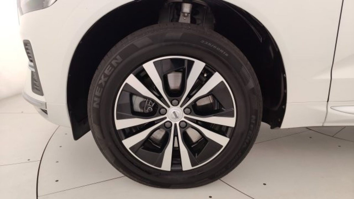 Volvo XC60 T6 Recharge AWD Plug-in Hybrid automatico Core (17)
