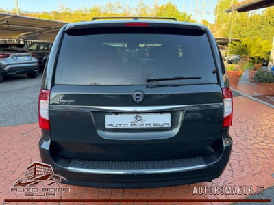 Lancia Voyager 2.8 Turbodiesel Platinum 163 CV (4)