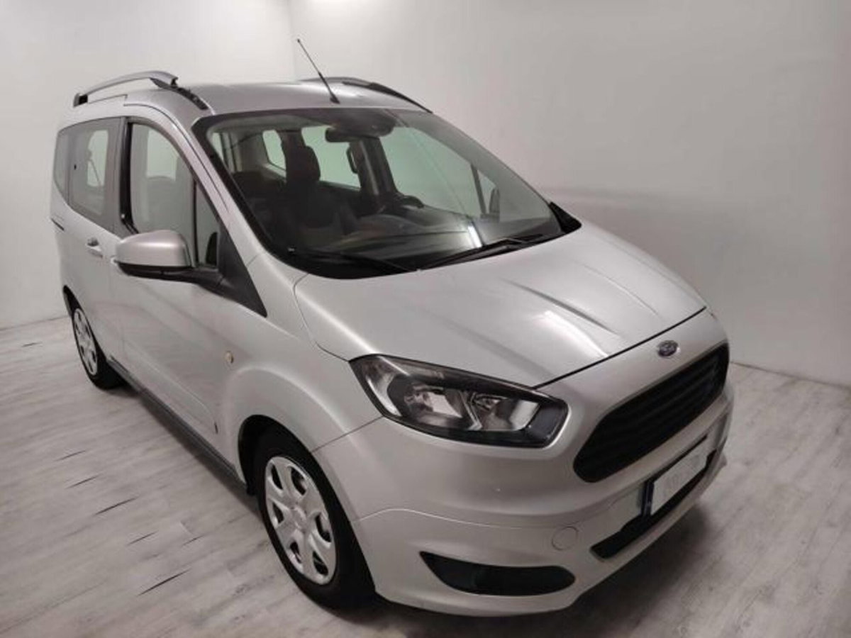 Ford Tourneo Courier 1.5 TDCI 75 CV Titanium (2)