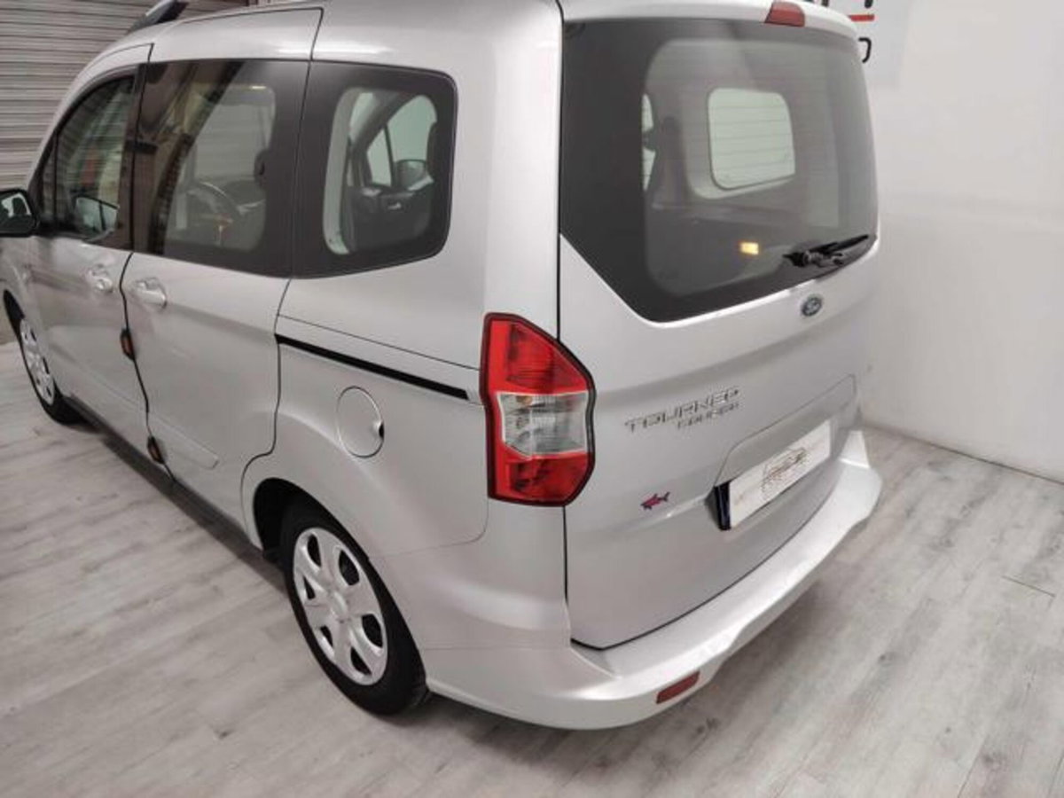 Ford Tourneo Courier 1.5 TDCI 75 CV Titanium (3)