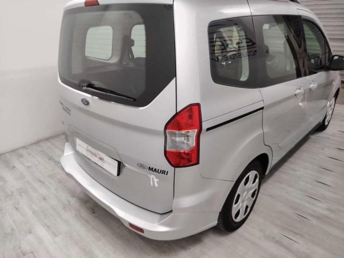 Ford Tourneo Courier 1.5 TDCI 75 CV Titanium (4)