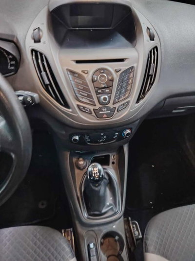 Ford Tourneo Courier 1.5 TDCI 75 CV Titanium (5)