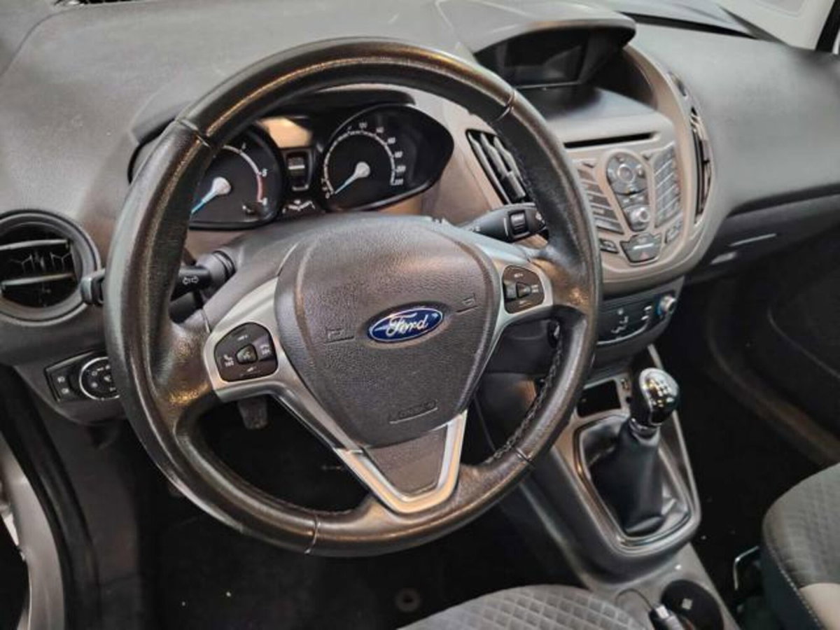 Ford Tourneo Courier 1.5 TDCI 75 CV Titanium (6)