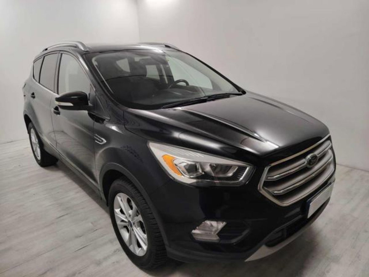 Ford Kuga 1.5 EcoBoost 120 CV 2WD Titanium (2)