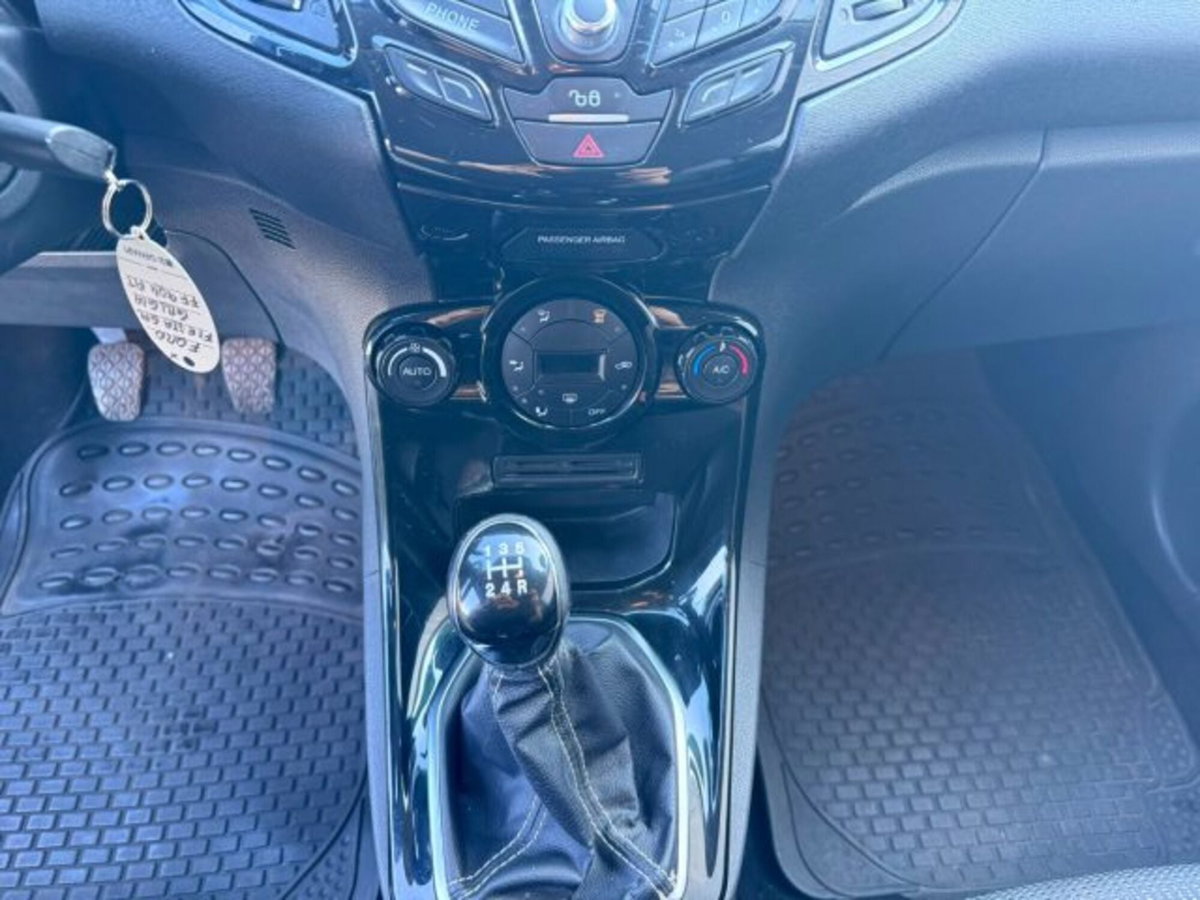 Ford Fiesta 1.4 5p. Bz.- GPL Titanium (12)