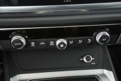 Audi Q3 Sportback 35 2.0 tdi Identity Black s-tronic (12)