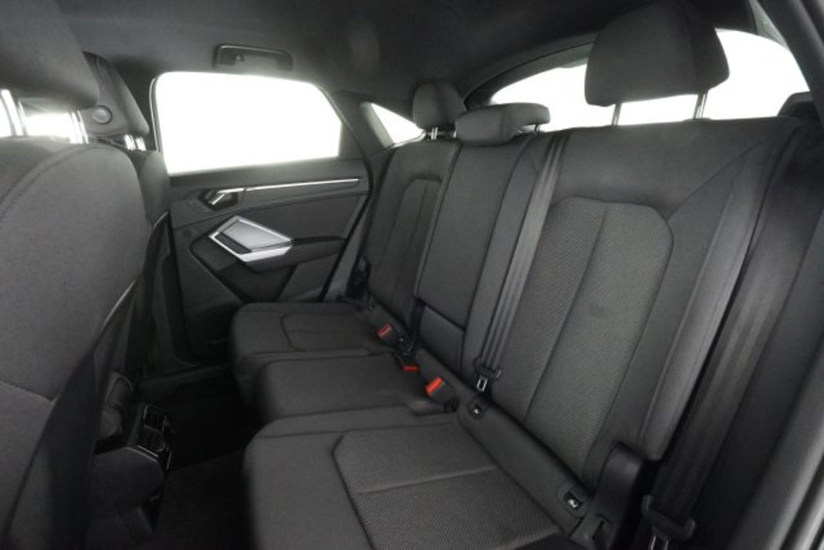 Audi Q3 Sportback 35 2.0 tdi Identity Black s-tronic (3)