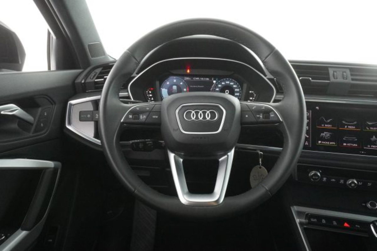 Audi Q3 Sportback 35 2.0 tdi Identity Black s-tronic (5)