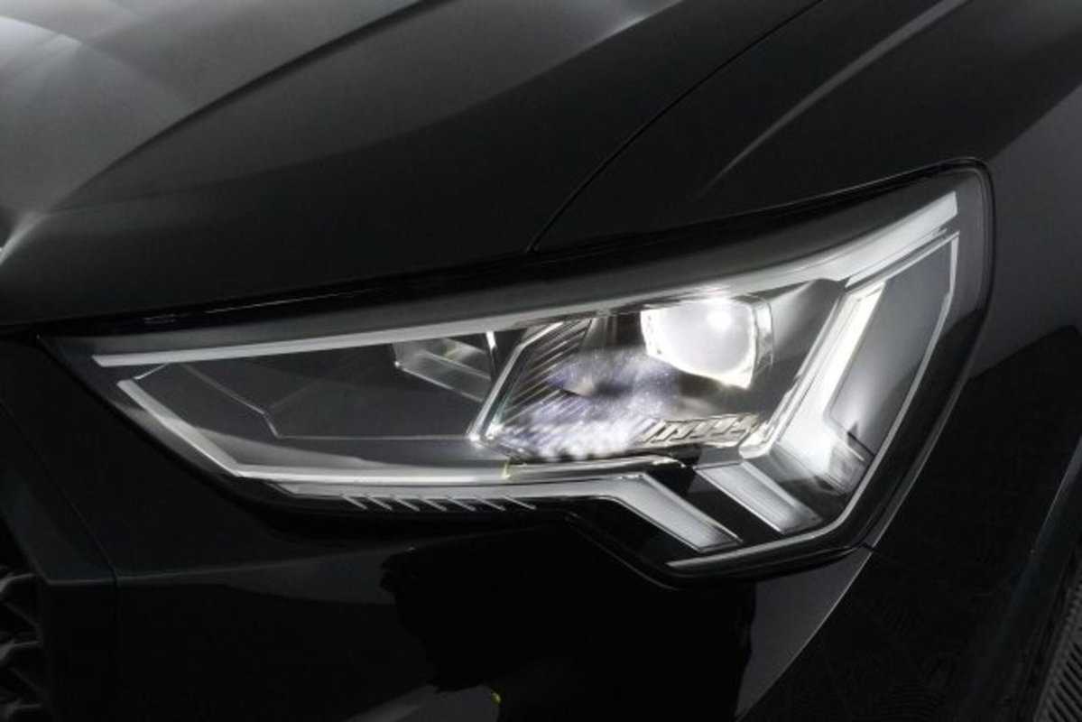 Audi Q3 Sportback 35 2.0 tdi Identity Black s-tronic (9)