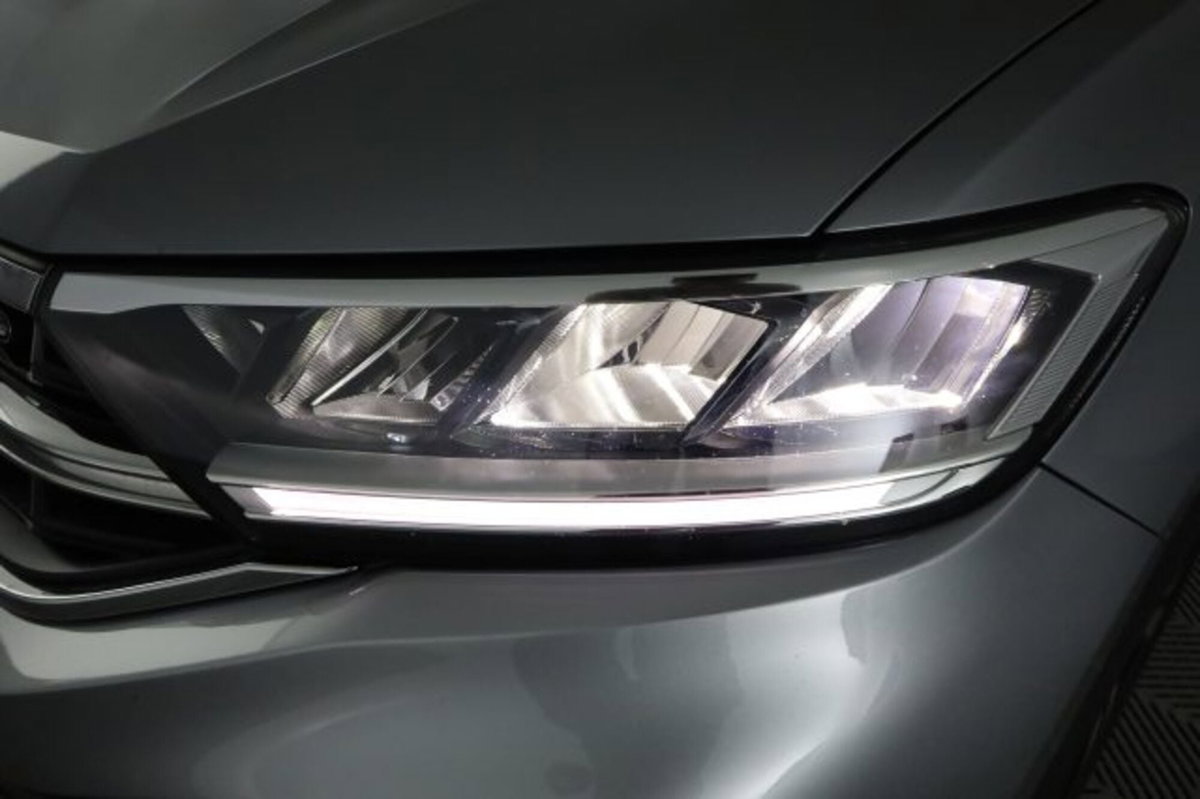 Volkswagen T-Roc 1.5 tsi R-Line dsg (9)