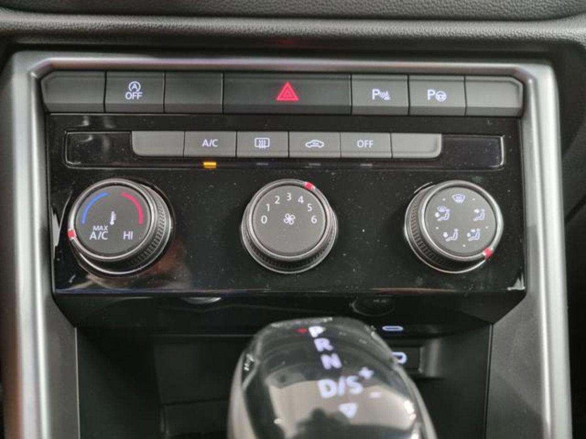 Volkswagen T-Roc 1.5 tsi Edition dsg (11)