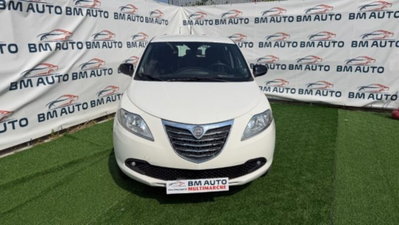 Lancia Ypsilon 0.9 TwinAir 85 CV 5 porte Metano Ecochic Silver (2)