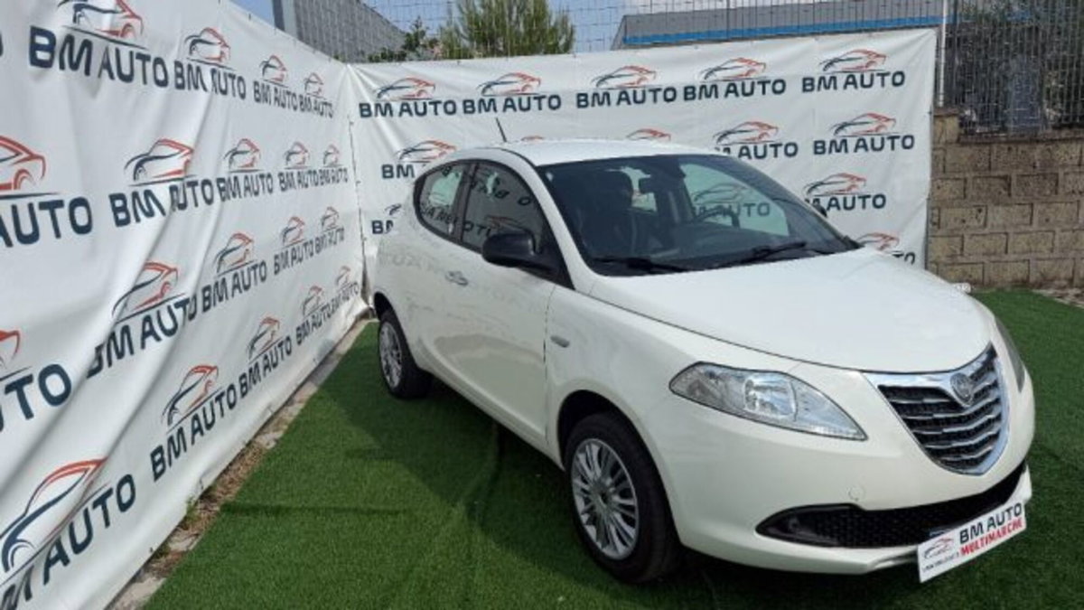 Lancia Ypsilon 0.9 TwinAir 85 CV 5 porte Metano Ecochic Silver (3)