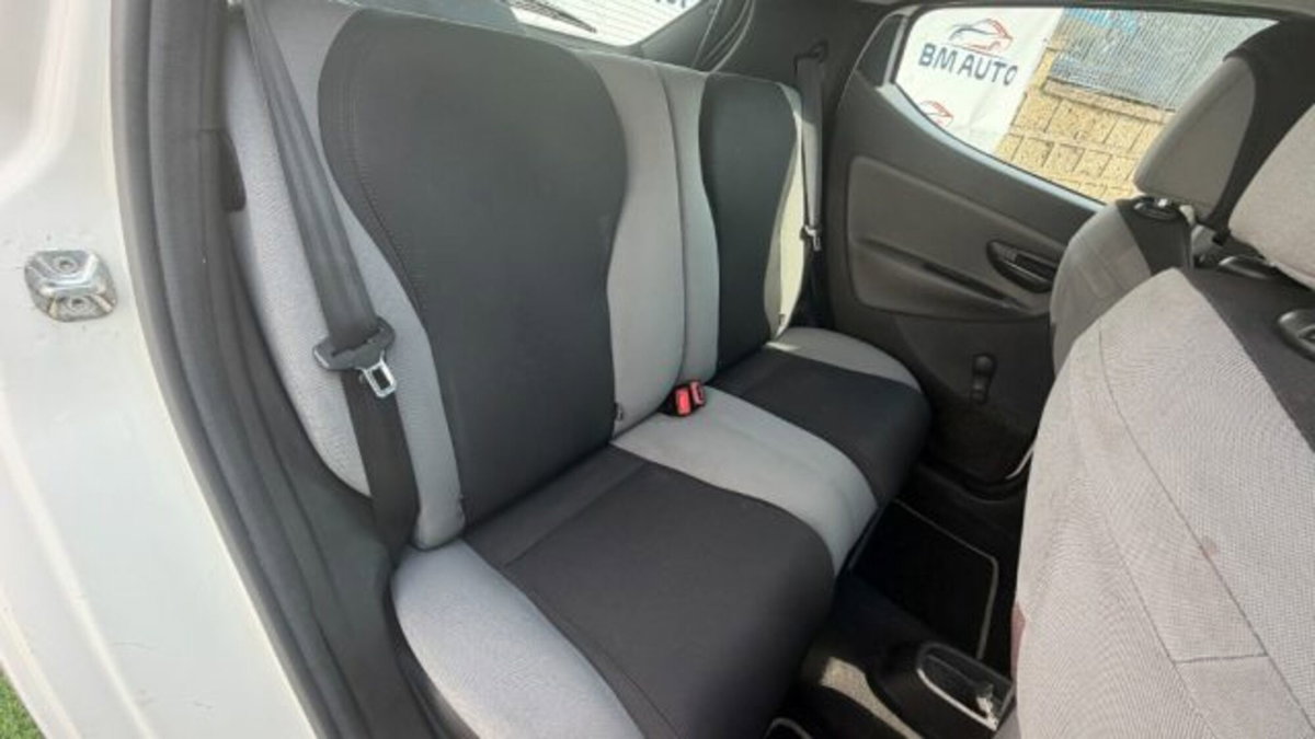 Lancia Ypsilon 0.9 TwinAir 85 CV 5 porte Metano Ecochic Silver (5)