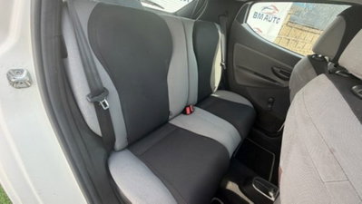 Lancia Ypsilon 0.9 TwinAir 85 CV 5 porte Metano Ecochic Silver (5)