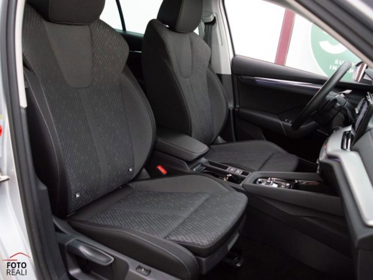 Skoda Octavia Station Wagon 1.5 G-TEC DSG Wagon Ambition (10)