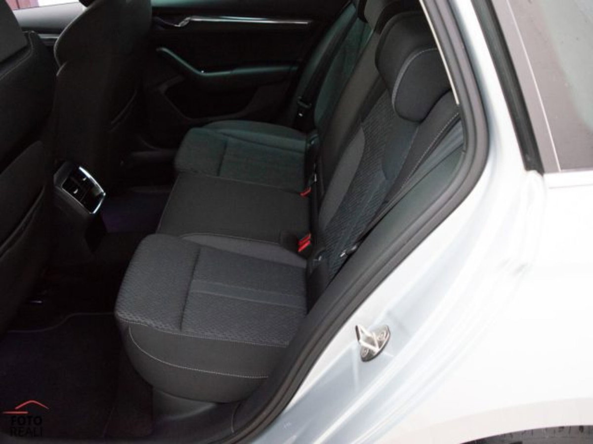 Skoda Octavia Station Wagon 1.5 G-TEC DSG Wagon Ambition (11)