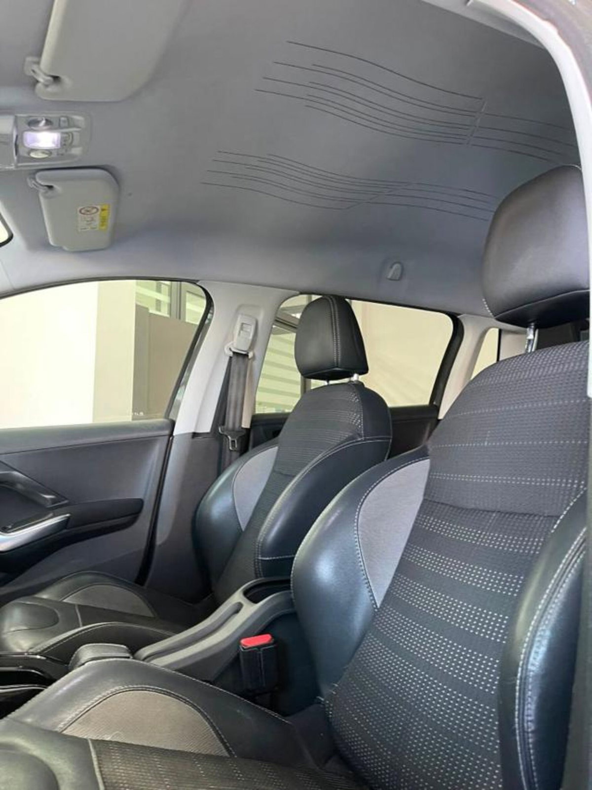 Peugeot 2008 BlueHDi 100 S&S Allure (9)