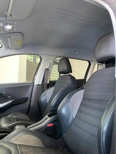 Peugeot 2008 BlueHDi 100 S&S Allure (9)