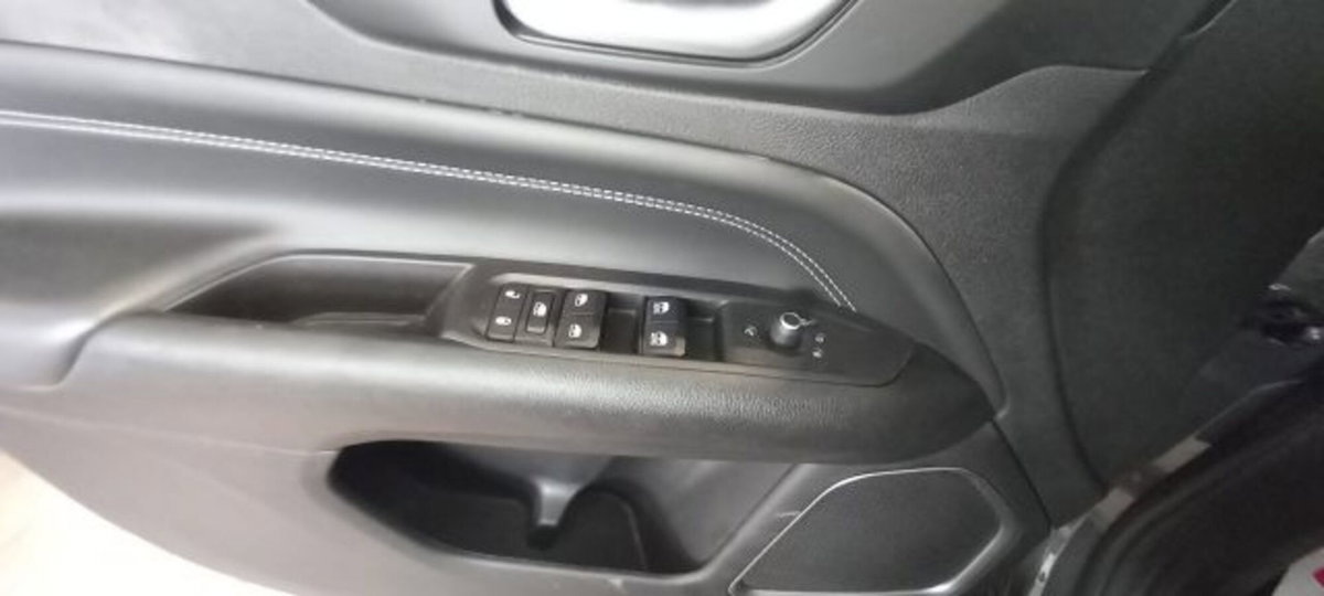 Jeep Compass 1.3 T4 190CV PHEV AT6 4xe 80° Anniversario (19)