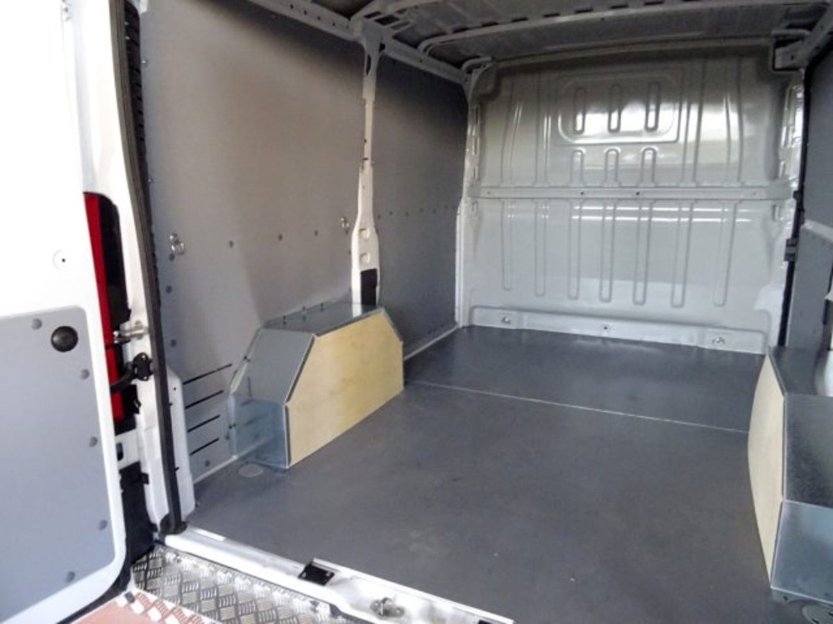Citroen Jumper Furgone 35 BlueHDi 140 S&S PC-TN Furgone Business (14)